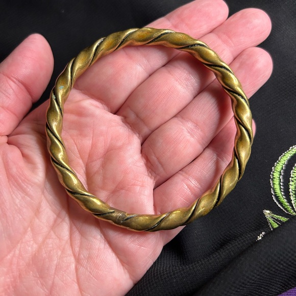 VTG Twisted Bohemian brass bangle bracelet. Unbranded. - Picture 7 of 7